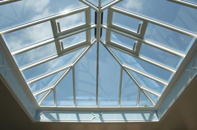 DÙNG TẤM POLYCARBONATE LÀM GIẾNG TRỜI CÓ TỐT KHÔNG ?